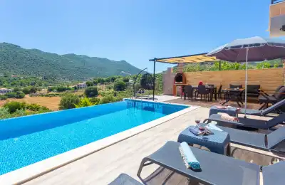 Villa Strato , Kaş Bayındır Bölgesinde doğa içinde 8 kişilik kiralık villa