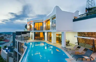Villa Valih, Kalkan Akbel bölgesinde merkezi konumda 4 kişilik deniz manzaralı villa