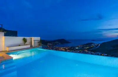 Villa Valih, Kalkan Akbel bölgesinde merkezi konumda 4 kişilik deniz manzaralı villa