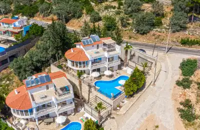 Kalkan Merkez'de Kalabalık Ailelere Uygun Tatil Villası