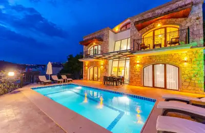 Villa Aldora, Kalkan Kızıltaş mevkiinde merkeze ve plaja yakın 8 kişilik kiralık villa