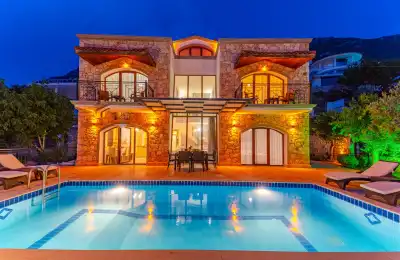 Villa Aldora, Kalkan Kızıltaş mevkiinde merkeze ve plaja yakın 8 kişilik kiralık villa
