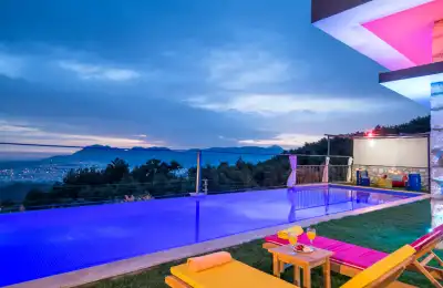 Kalkan'da Haftalık Kiralık Lüks Villa: Villa Mona