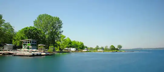 Göl Manzaralı Bungalov