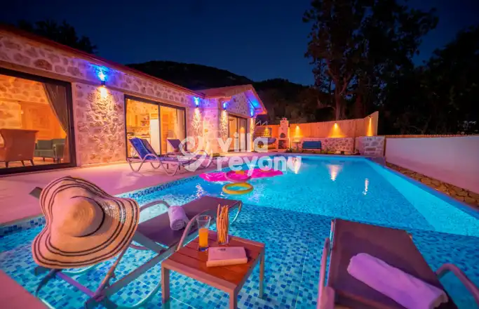 Kaş Üzümlü Köyü Nerede? Kalkan Üzümlü Gezi Rehberi