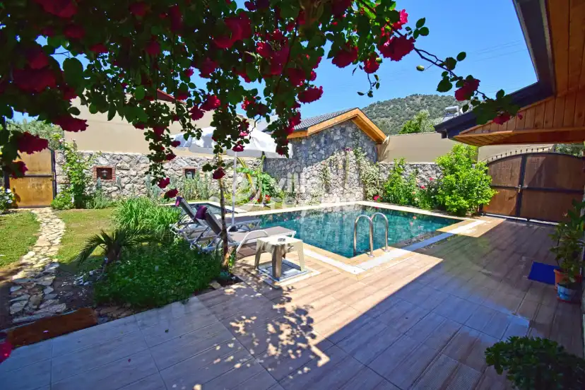 Villa-Lamia-3_596_618.jpg