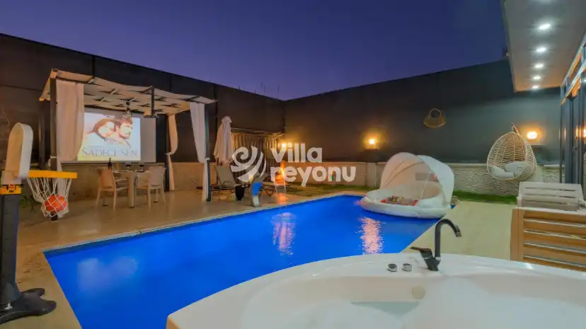 villa-crew-3_319.jpg