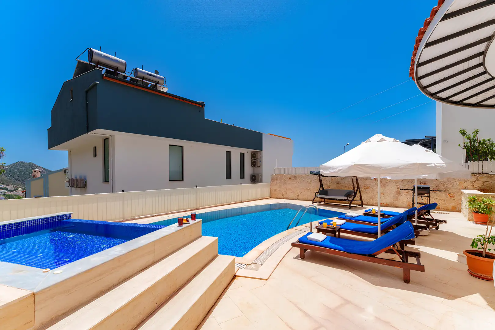 Villa Fiorenza, Kalkan Akbel mevkiinde 6 kişilik merkezi konumda kiralık villa 