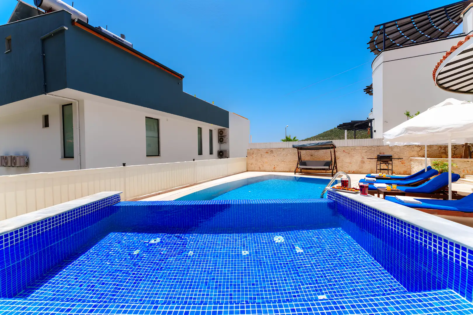Villa Fiorenza, Kalkan Akbel mevkiinde 6 kişilik merkezi konumda kiralık villa 
