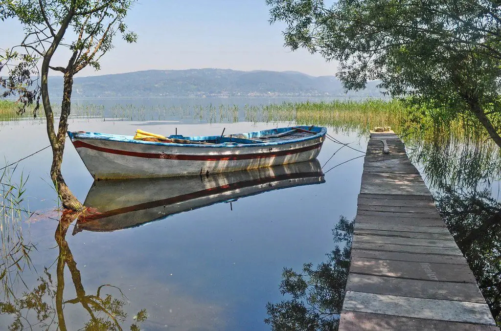 sapanca gölündegüzel bir tekne