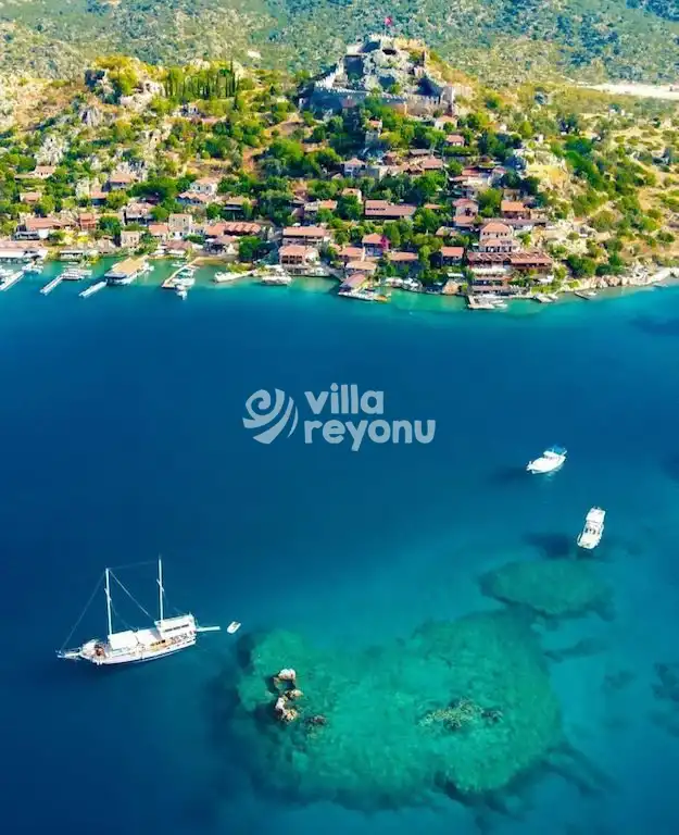 Kaleköy Tarihi Kalesi Ve Masmavi Denizinin Manzarası