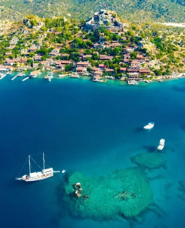 Kaleköy Tarihi Kalesi Ve Masmavi Denizinin Manzarası