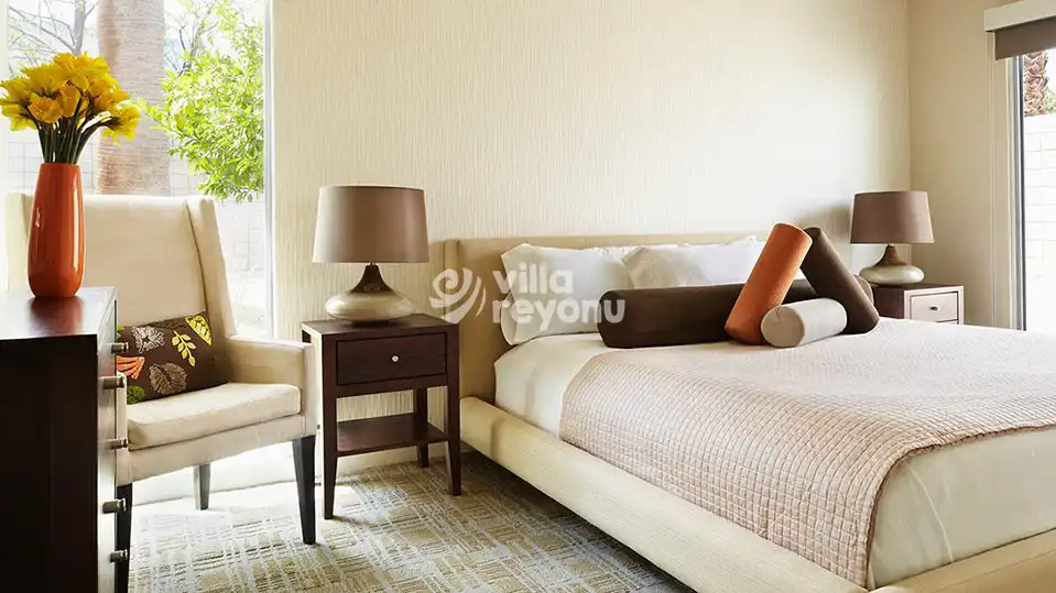 Kahve Tonları Ağırlıklı Otel Odası