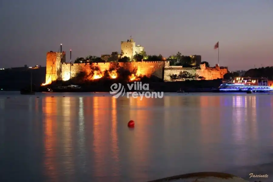 Bodrum Kalesinin Gece Manzarası