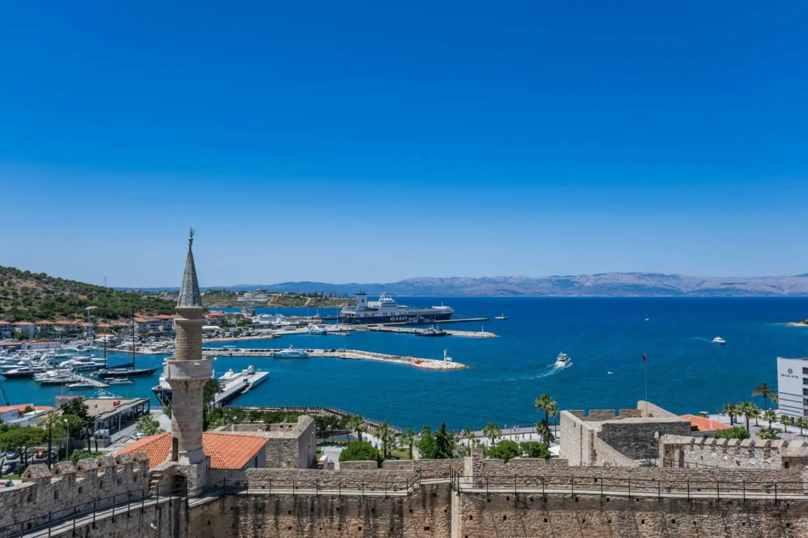 çeşme kalesi manzara