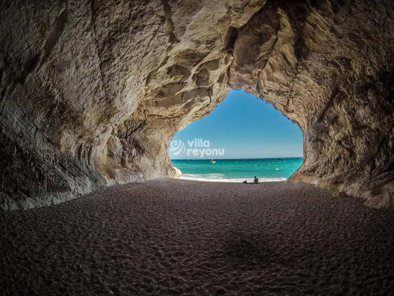 Denize Çıkan Mağara