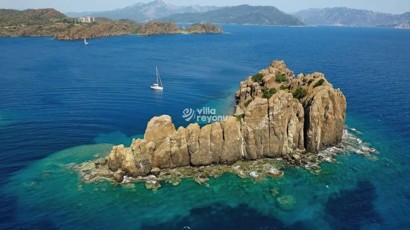 dişlice aşk adasının tepeden çekilmiş bir görüntüsü