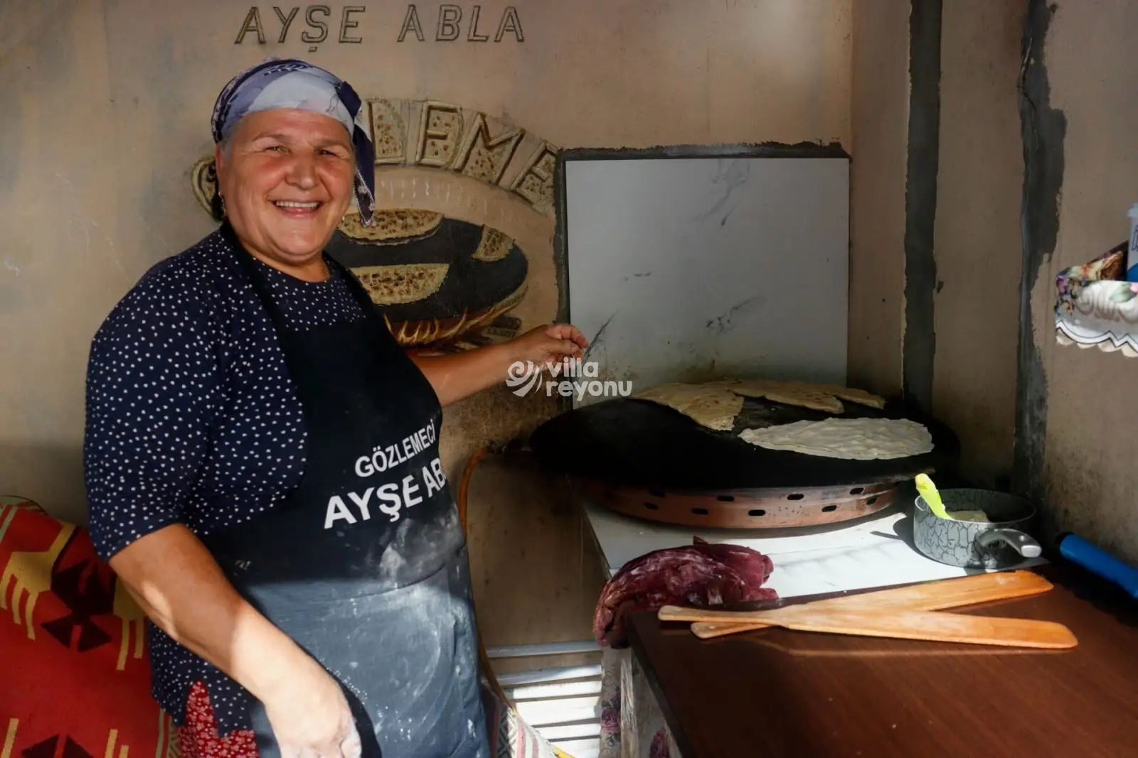 ölüdenizde en meşhur yemeklerden birisi gözlemedir