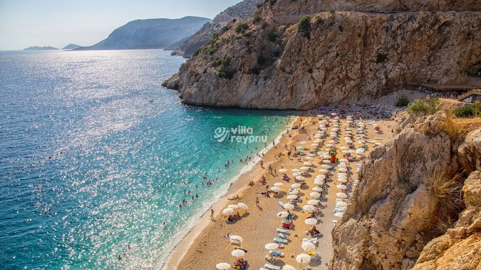 kaputaş plajı ve insanlar