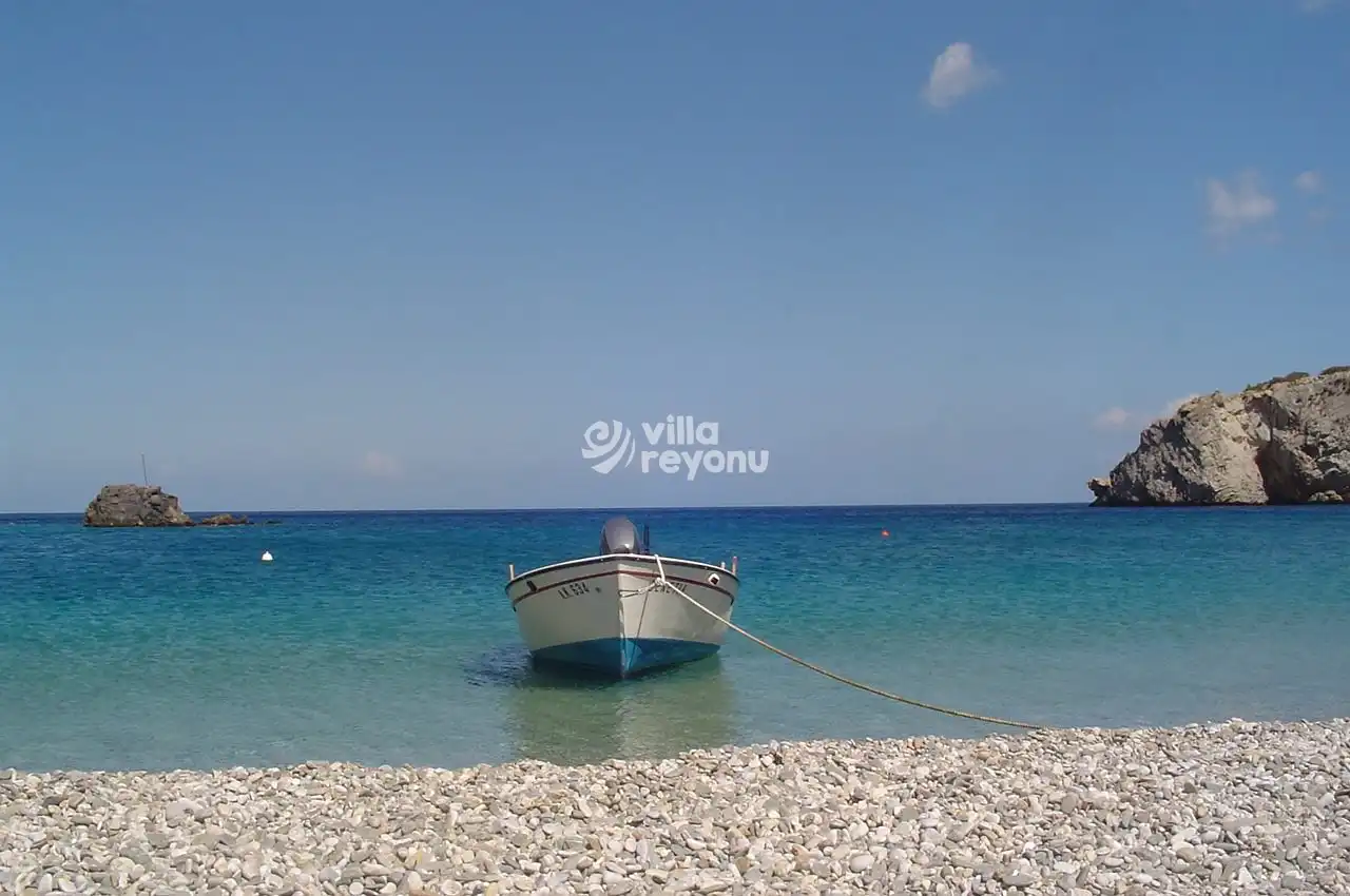 Kıyıya Bağlı Tekne