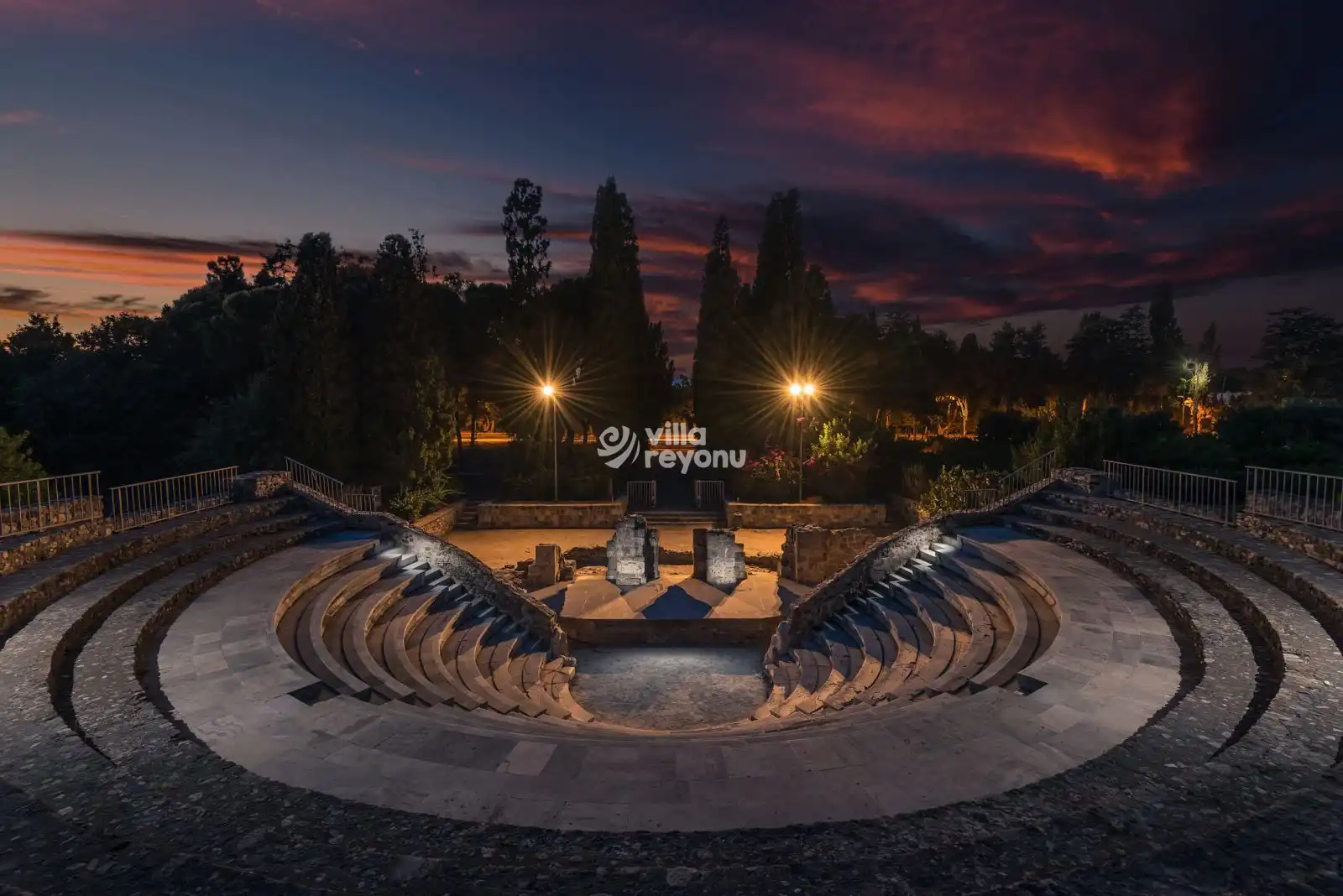 Roman Odean Atik Tiyatrosu