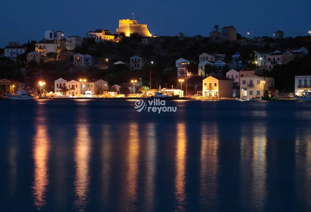 meis adasının gece manzarası