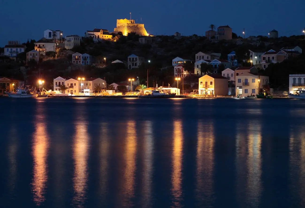 meis adasının gece manzarası