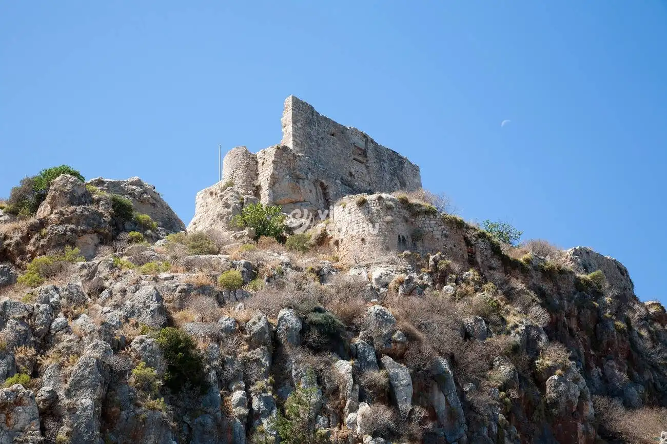 meis adası kalesinin uzaktan bir görünümü