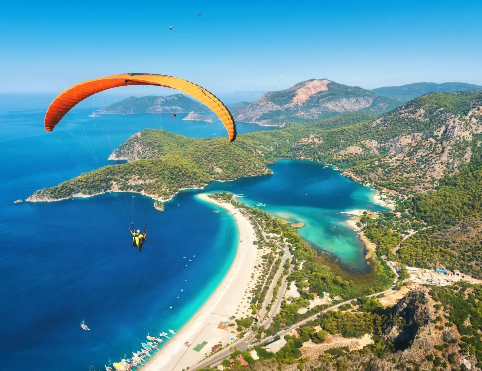 fethiye ölüdeniz paraşütle atlanırken manzara