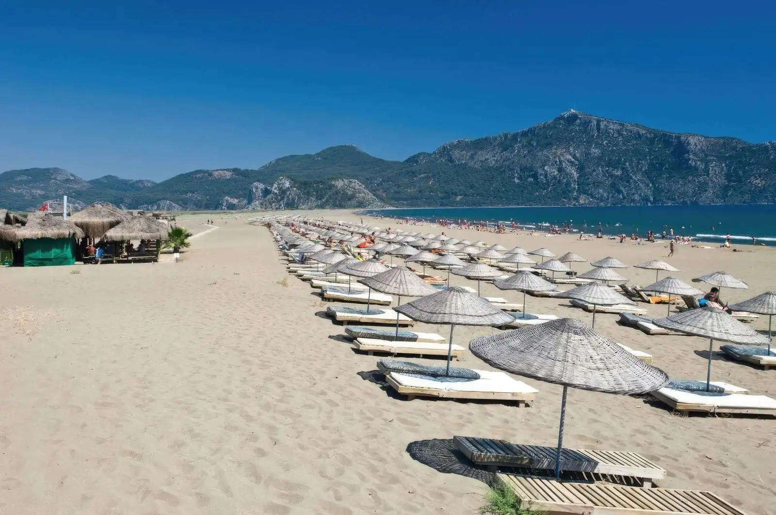 ortacadan bir plaj manzarası