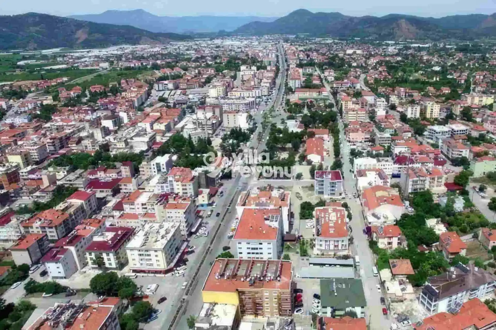 Kuş bakışı yollar ve şehir görüntüleri
