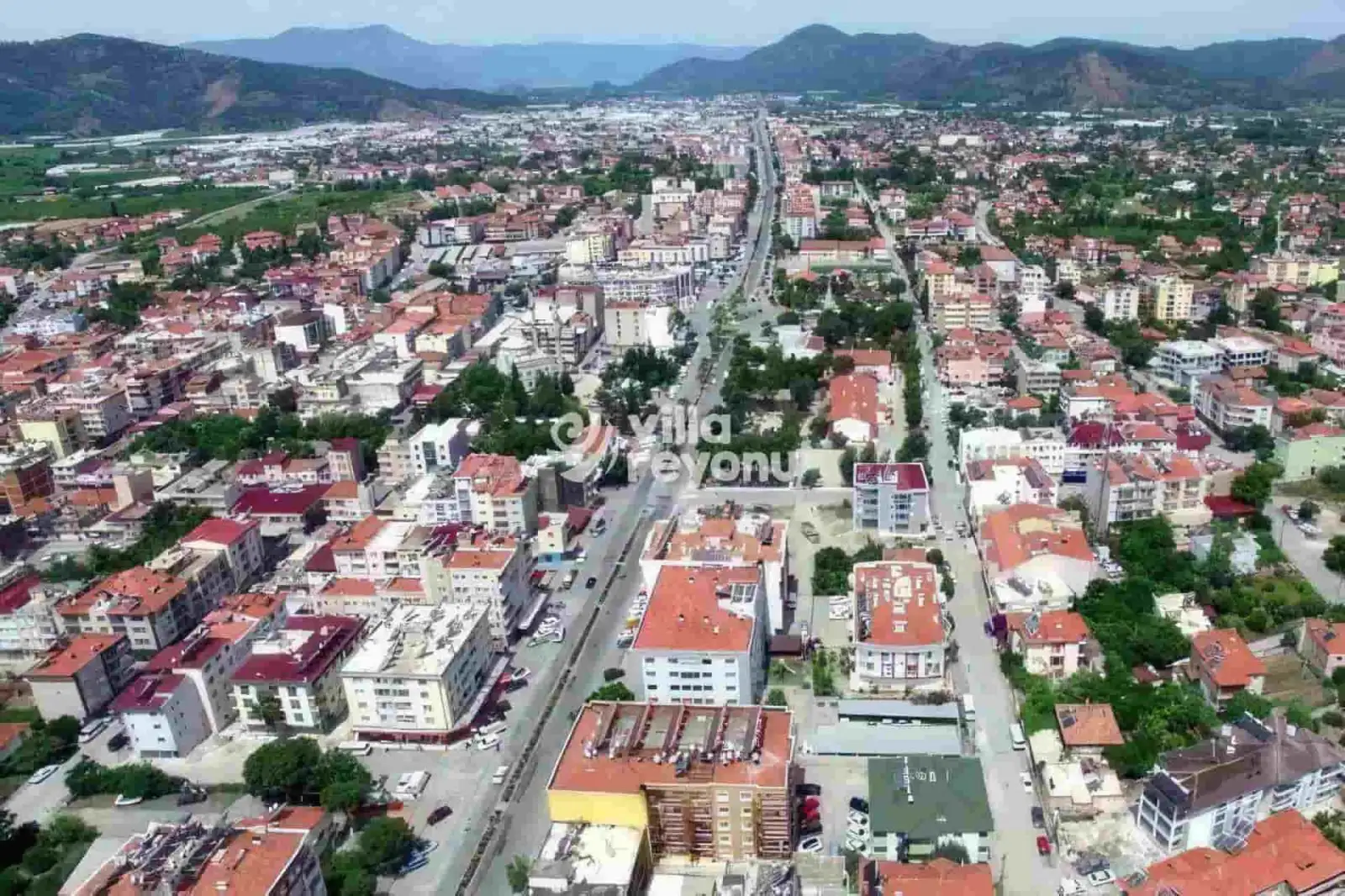Kuş bakışı yollar ve şehir görüntüleri