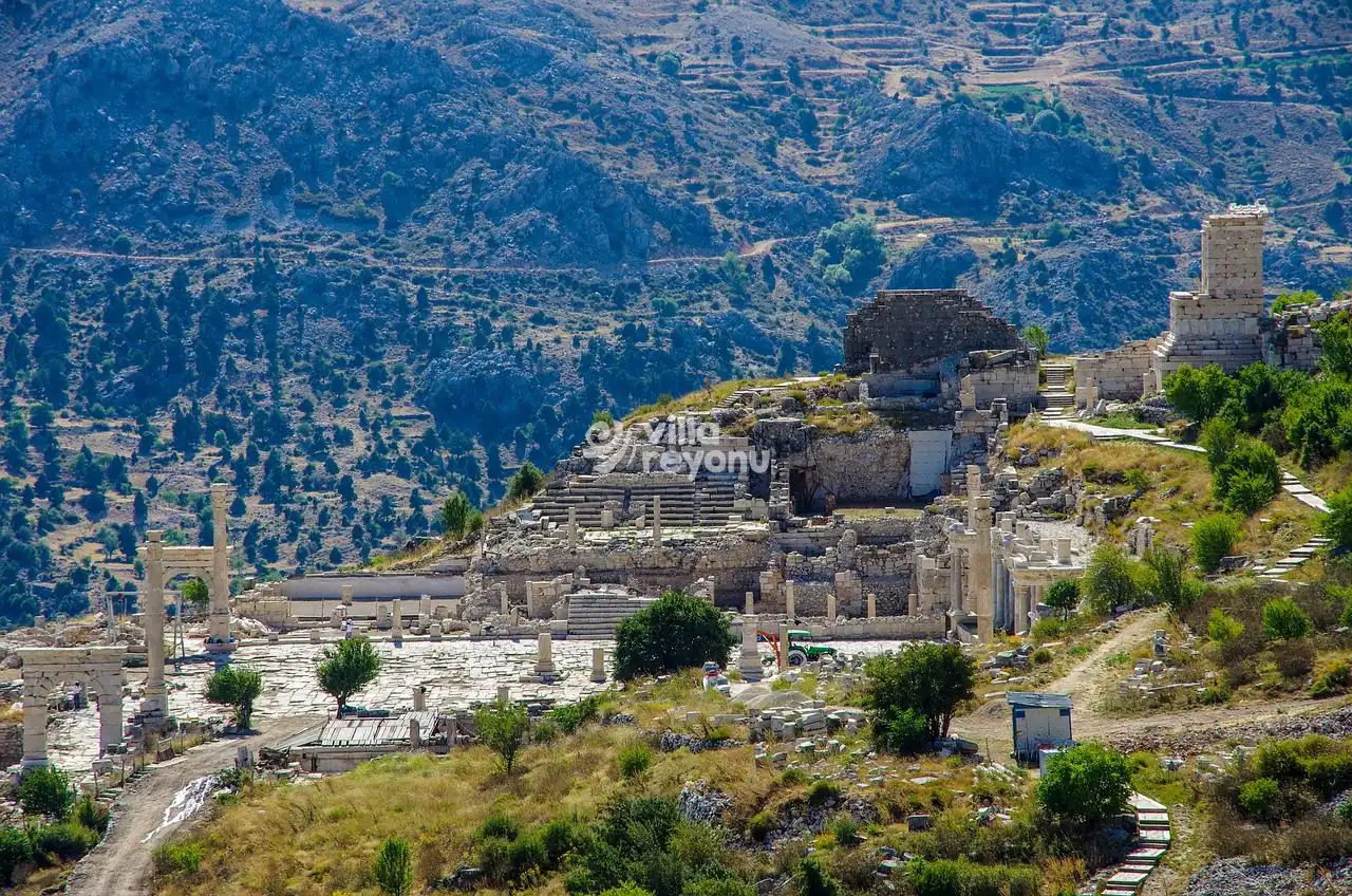 Pinara Antik Kentinin Uzaktan Görüntüsü