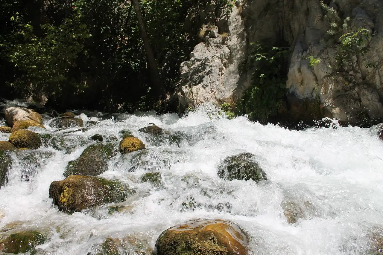 Saklıkent Kanyonunda Akan Soğuk Su