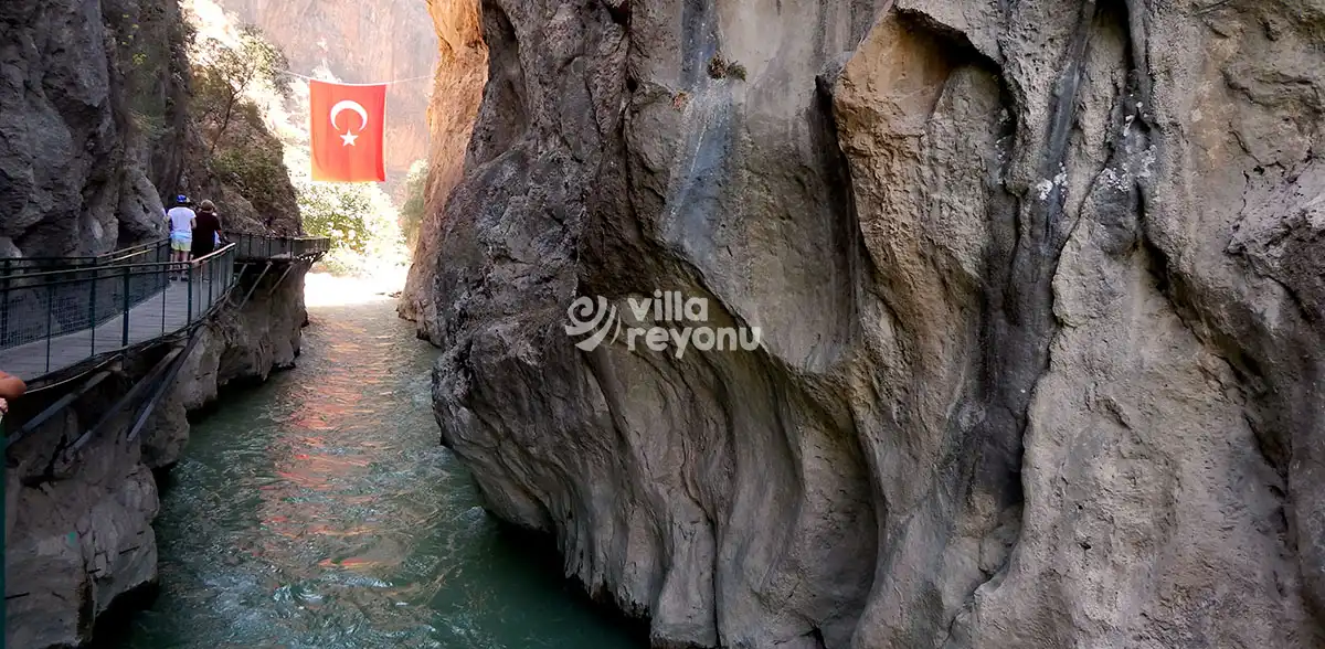 Saklıkentin inanılmaz manzarası ve dağ kenarı yolu