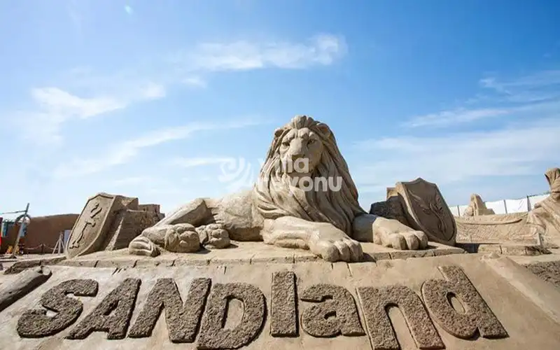 Kumdan Yapılmış Aslan