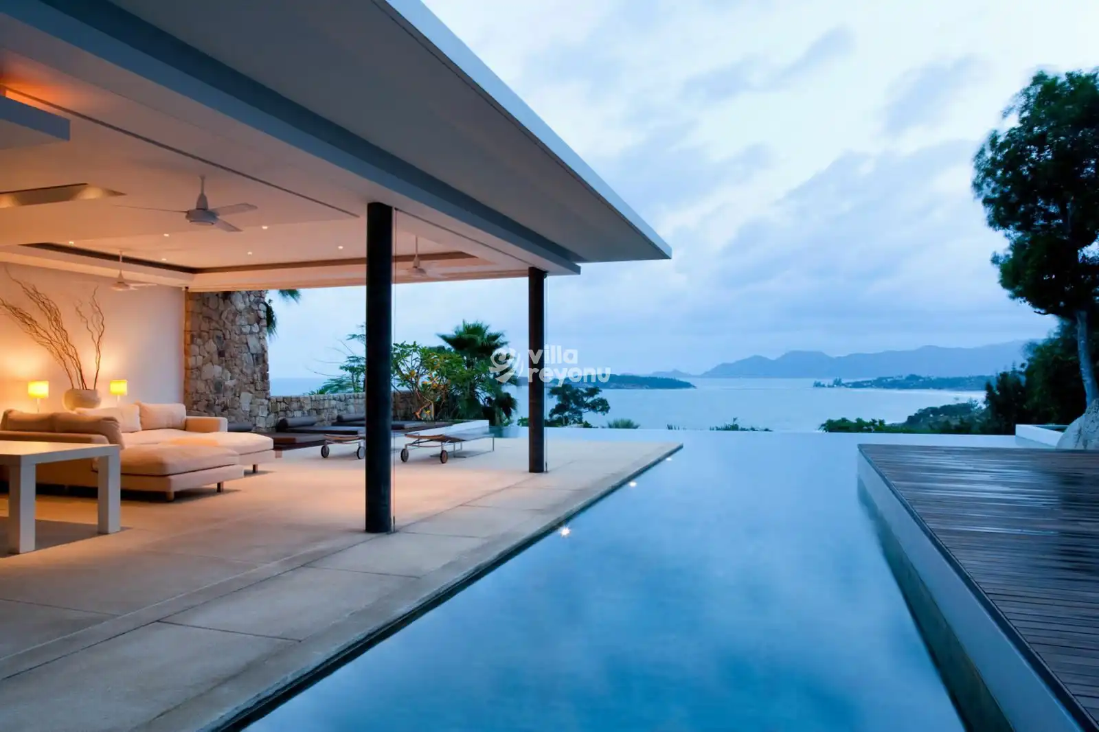 sonsuzluk havuzu olan bir villa