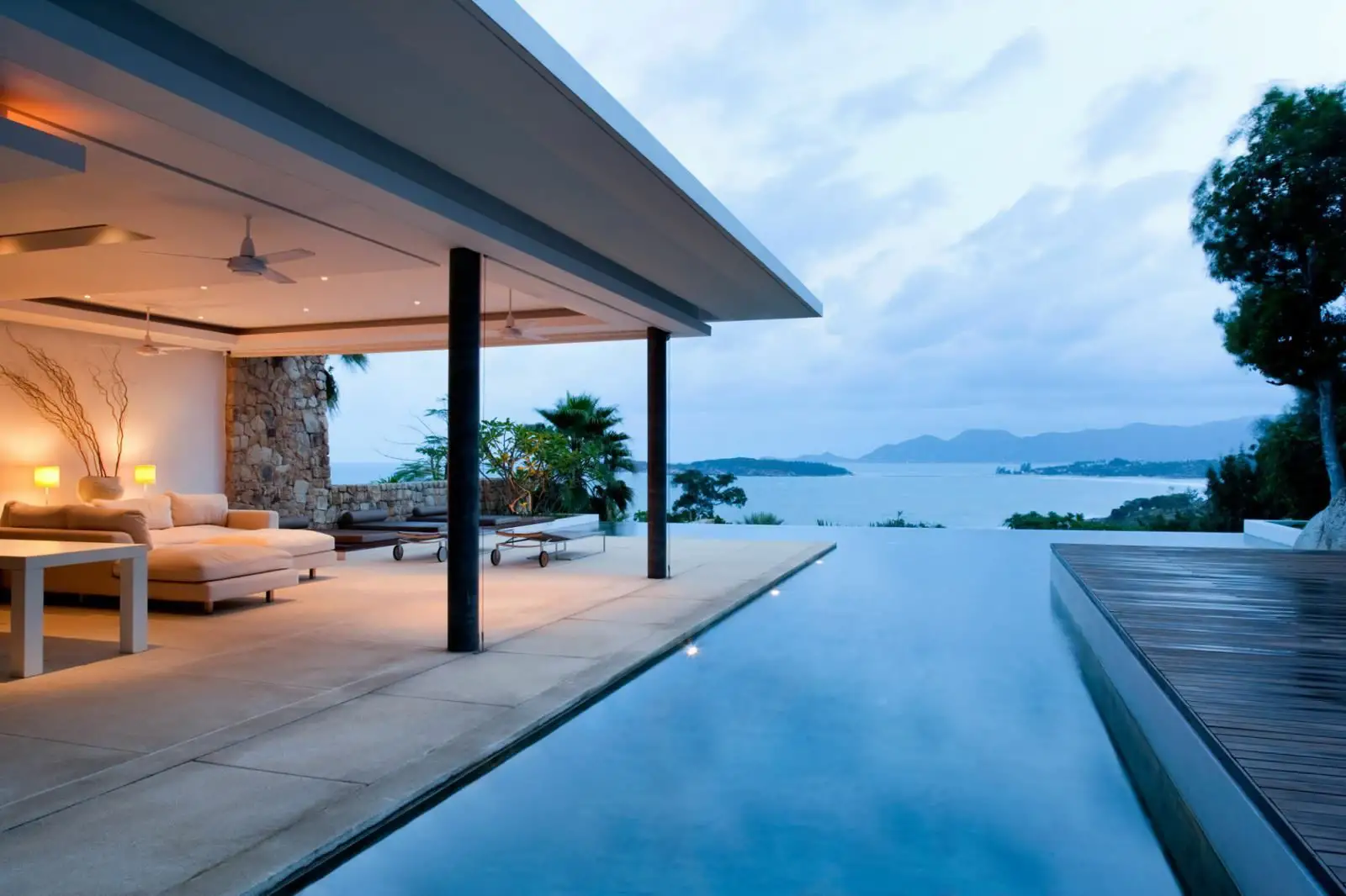 sonsuzluk havuzu olan bir villa