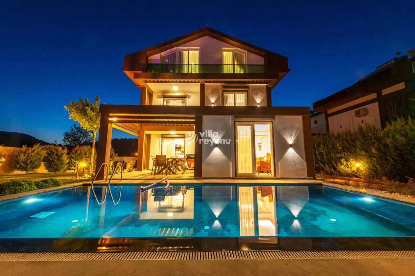 geniş ailelerin konaklayabileceği bir villa