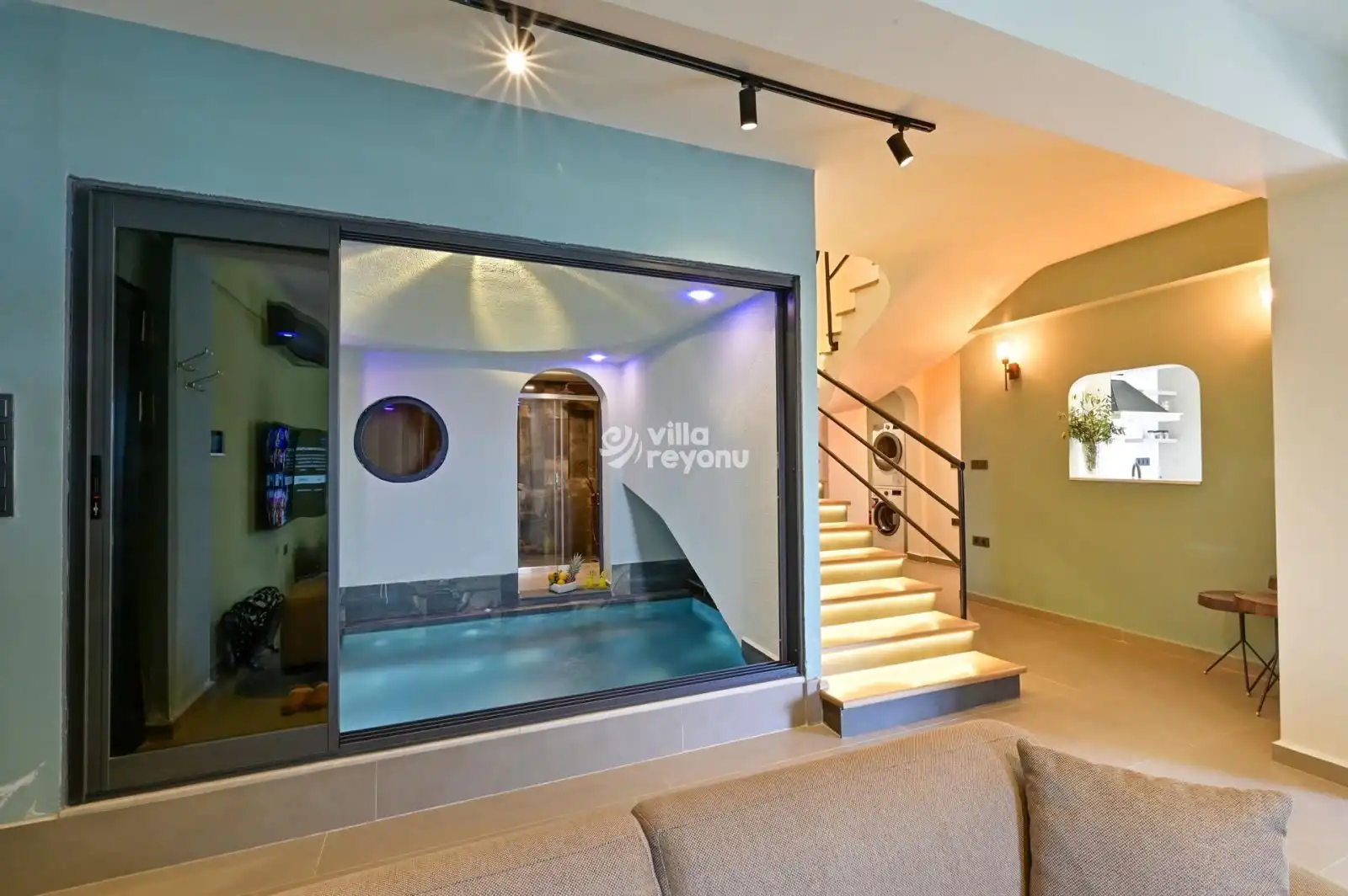 kapalı havuzlu villada tatil