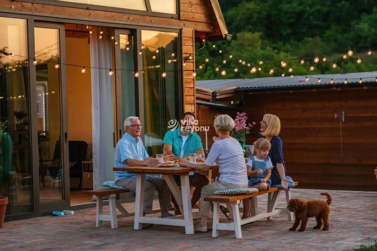 villada yemek yiyen aile